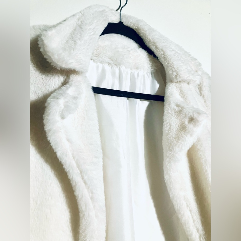 Elegant White Faux Fur Women's Jacket w/ matching scarf - Picture 6 of 16